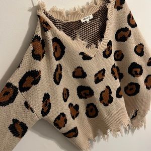 Cheetah tan sweater M/L (between crop/normal fitting)